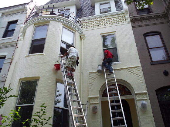 featured image - 8 Easy Tips for Residential Painting from Professional Painters