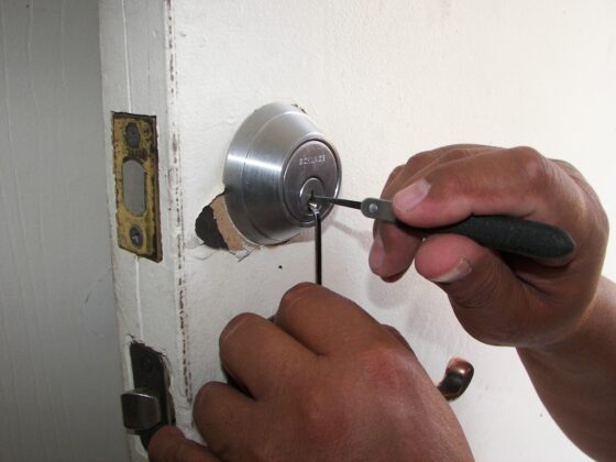 featured image - What Does a Locksmith Do