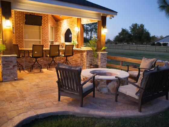 featured image - 7 Essentials for the Ultimate Firepit Area