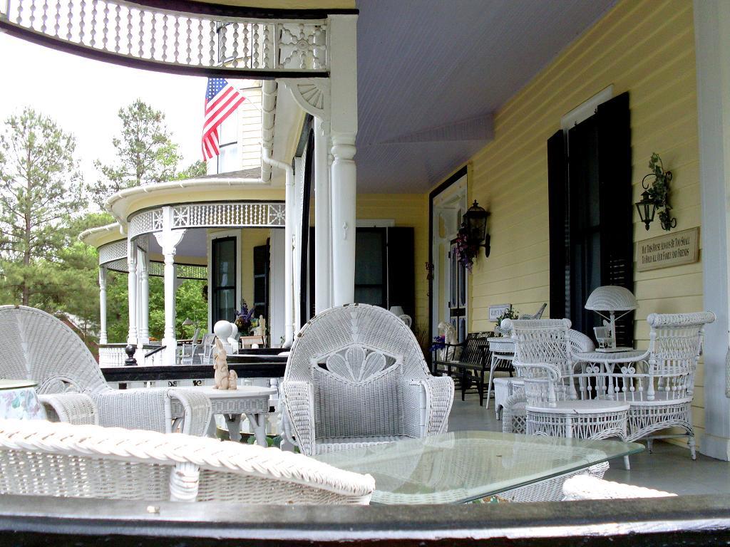 featured image - The Front Porch Effect Boosting Your Home's Value with Style and Charm
